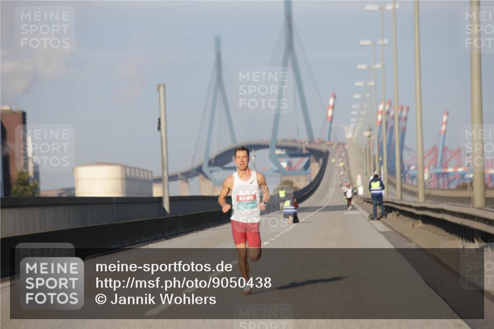 03.10.2025 - Köhlbrandbrückenlauf Jannik Wohlers http://msf.ph/oto/9050438 03.10.2025 09:36:02 Position 3 1013 meine-sportfotos.de