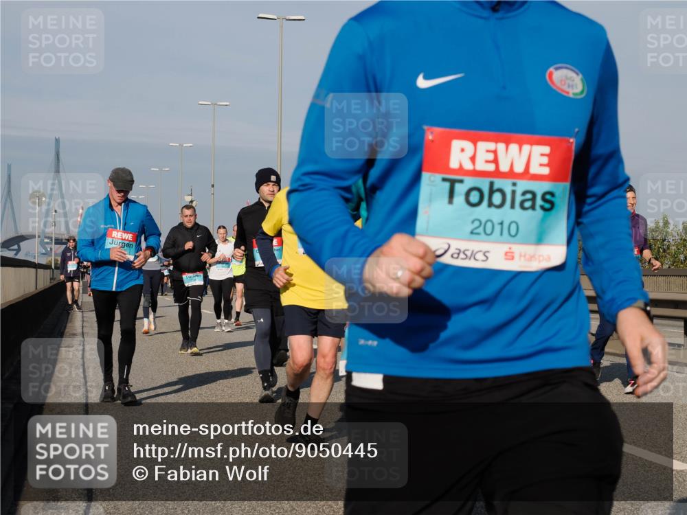 03.10.2025 - Köhlbrandbrückenlauf Fabian Wolf http://msf.ph/oto/9050445 03.10.2025 10:01:22 Position 3 2010 meine-sportfotos.de