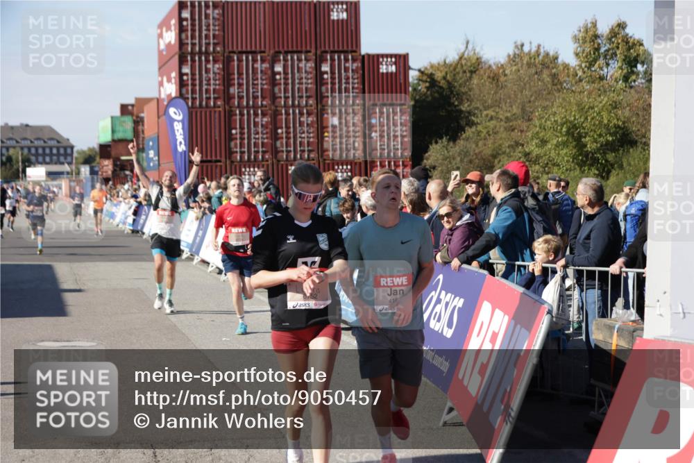 03.10.2025 - Köhlbrandbrückenlauf Jannik Wohlers http://msf.ph/oto/9050457 03.10.2025 13:08:08 Ziel 4107, 4184, 4307, 4357, 4395, 4409, 5959, 6022, 6348, 6635, 6752, 6774, 6824 meine-sportfotos.de