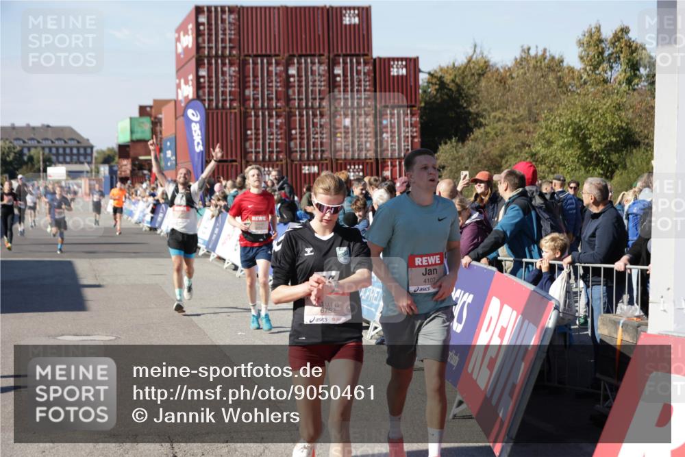 03.10.2025 - Köhlbrandbrückenlauf Jannik Wohlers http://msf.ph/oto/9050461 03.10.2025 13:08:08 Ziel 4107, 4184, 4307, 4357, 4395, 4409, 5959, 6022, 6348, 6635, 6752, 6774, 6824 meine-sportfotos.de