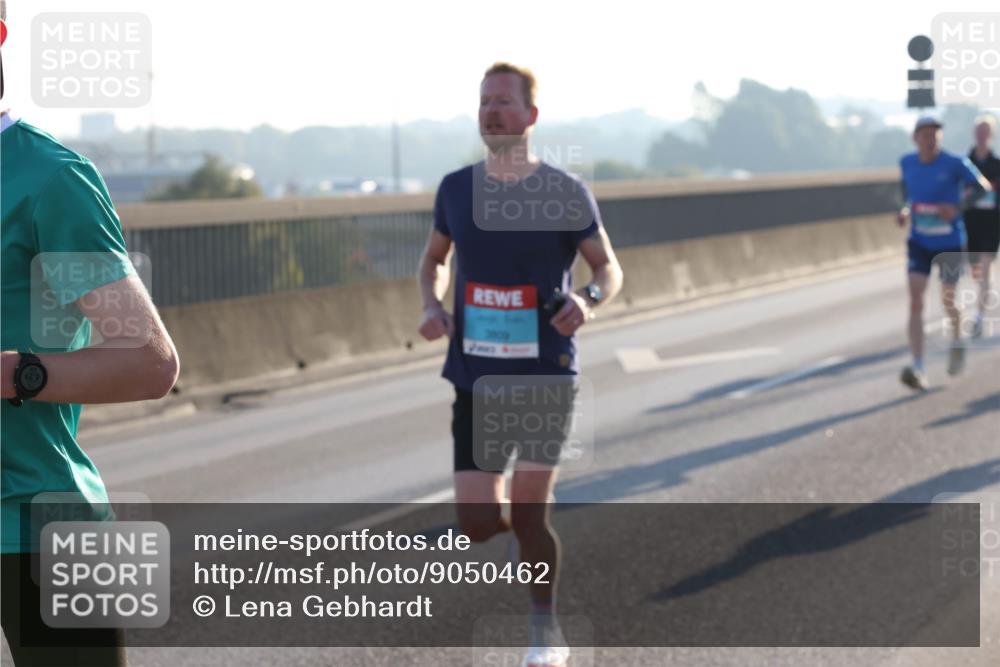 03.10.2025 - Köhlbrandbrückenlauf Lena Gebhardt http://msf.ph/oto/9050462 03.10.2025 09:14:15 Position 1  meine-sportfotos.de