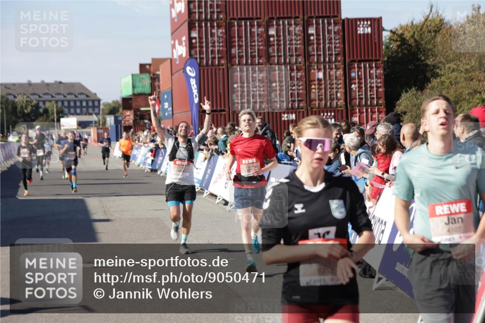 03.10.2025 - Köhlbrandbrückenlauf Jannik Wohlers http://msf.ph/oto/9050471 03.10.2025 13:08:08 Ziel 4107, 4184, 4307, 4357, 4395, 4409, 5959, 6022, 6348, 6635, 6752, 6774, 6824 meine-sportfotos.de
