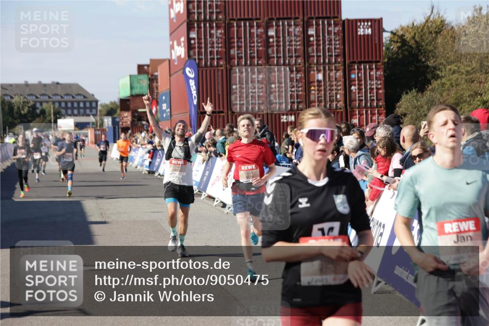 03.10.2025 - Köhlbrandbrückenlauf Jannik Wohlers http://msf.ph/oto/9050475 03.10.2025 13:08:08 Ziel 4107, 4184, 4307, 4357, 4395, 4409, 5959, 6022, 6348, 6635, 6752, 6774, 6824 meine-sportfotos.de
