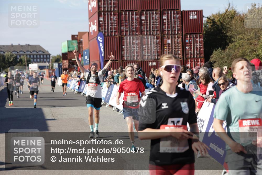 03.10.2025 - Köhlbrandbrückenlauf Jannik Wohlers http://msf.ph/oto/9050478 03.10.2025 13:08:08 Ziel 4107, 4184, 4307, 4357, 4395, 4409, 5959, 6022, 6348, 6635, 6752, 6774, 6824 meine-sportfotos.de