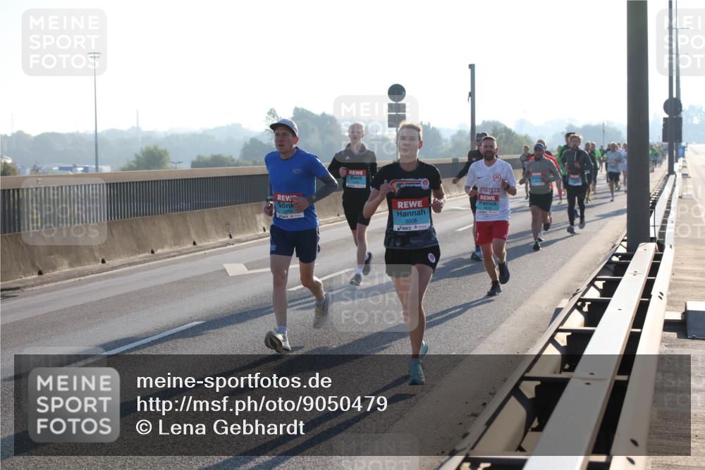 03.10.2025 - Köhlbrandbrückenlauf Lena Gebhardt http://msf.ph/oto/9050479 03.10.2025 09:14:17 Position 1 3008 meine-sportfotos.de