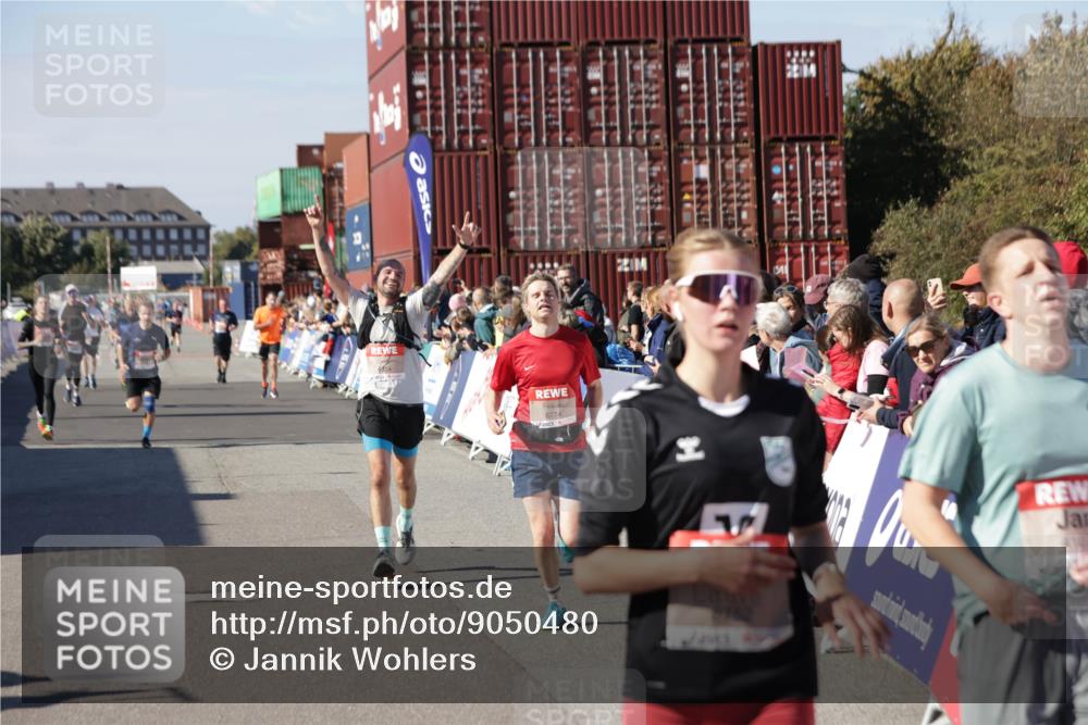 03.10.2025 - Köhlbrandbrückenlauf Jannik Wohlers http://msf.ph/oto/9050480 03.10.2025 13:08:08 Ziel 4107, 4184, 4307, 4357, 4395, 4409, 5959, 6022, 6348, 6635, 6752, 6774, 6824 meine-sportfotos.de