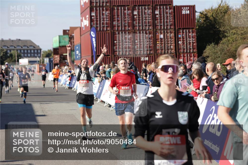 03.10.2025 - Köhlbrandbrückenlauf Jannik Wohlers http://msf.ph/oto/9050484 03.10.2025 13:08:08 Ziel 4107, 4184, 4307, 4357, 4395, 4409, 5959, 6022, 6348, 6635, 6752, 6774, 6824 meine-sportfotos.de