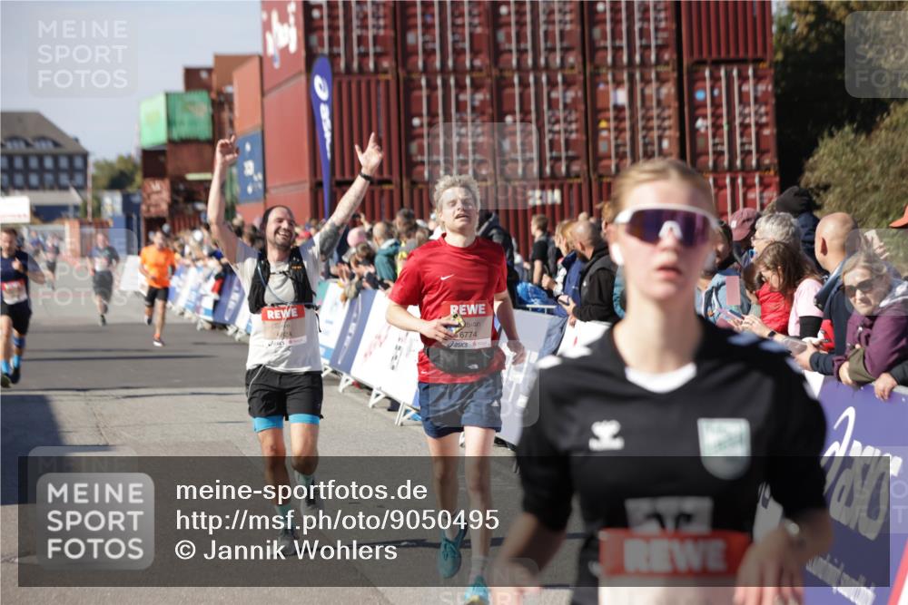 03.10.2025 - Köhlbrandbrückenlauf Jannik Wohlers http://msf.ph/oto/9050495 03.10.2025 13:08:09 Ziel 4107, 4184, 4307, 4357, 4395, 4409, 5959, 6022, 6348, 6635, 6752, 6774, 6824 meine-sportfotos.de