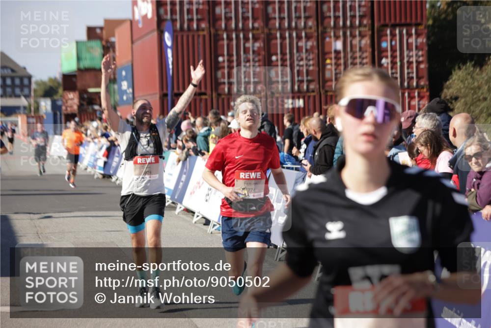 03.10.2025 - Köhlbrandbrückenlauf Jannik Wohlers http://msf.ph/oto/9050502 03.10.2025 13:08:09 Ziel 4107, 4184, 4307, 4357, 4395, 4409, 5959, 6022, 6348, 6635, 6752, 6774, 6824 meine-sportfotos.de