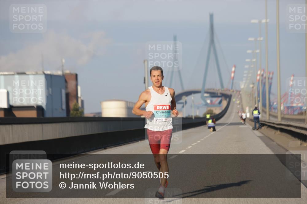 03.10.2025 - Köhlbrandbrückenlauf Jannik Wohlers http://msf.ph/oto/9050505 03.10.2025 09:36:05 Position 3 1013 meine-sportfotos.de