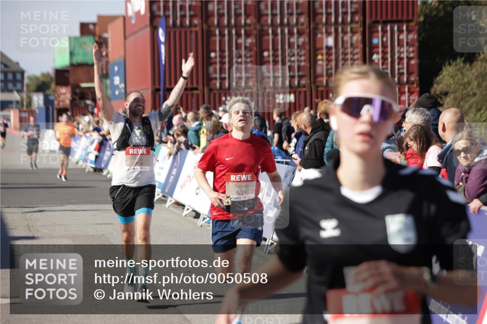 03.10.2025 - Köhlbrandbrückenlauf Jannik Wohlers http://msf.ph/oto/9050508 03.10.2025 13:08:09 Ziel 4107, 4184, 4307, 4357, 4395, 4409, 5959, 6022, 6348, 6635, 6752, 6774, 6824 meine-sportfotos.de