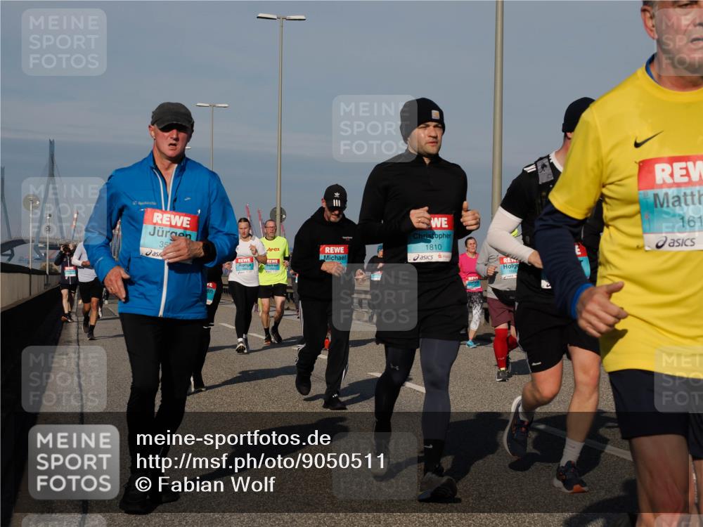 03.10.2025 - Köhlbrandbrückenlauf Fabian Wolf http://msf.ph/oto/9050511 03.10.2025 10:01:24 Position 3 35, 1810, 161 meine-sportfotos.de