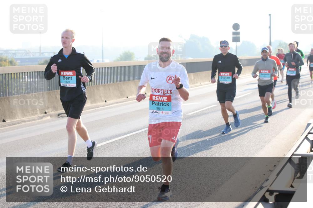 03.10.2025 - Köhlbrandbrückenlauf Lena Gebhardt http://msf.ph/oto/9050520 03.10.2025 09:14:19 Position 1 1029, 3618, 1034 meine-sportfotos.de