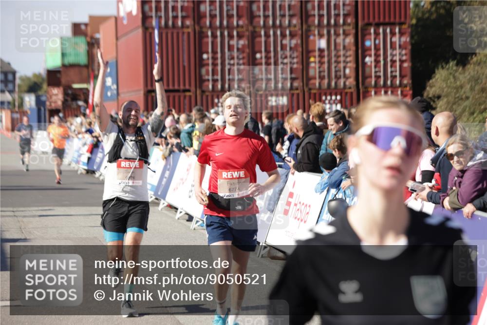 03.10.2025 - Köhlbrandbrückenlauf Jannik Wohlers http://msf.ph/oto/9050521 03.10.2025 13:08:09 Ziel 4107, 4184, 4307, 4357, 4395, 4409, 5959, 6022, 6348, 6635, 6752, 6774, 6824 meine-sportfotos.de