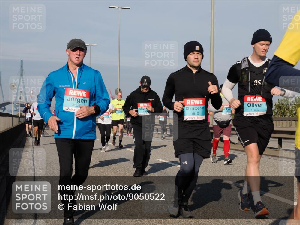 03.10.2025 - Köhlbrandbrückenlauf Fabian Wolf http://msf.ph/oto/9050522 03.10.2025 10:01:24 Position 3 3558, 1866, 2082, 1810 meine-sportfotos.de