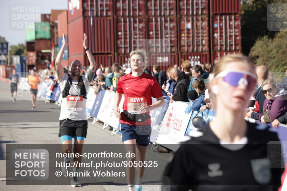 03.10.2025 - Köhlbrandbrückenlauf Jannik Wohlers http://msf.ph/oto/9050525 03.10.2025 13:08:09 Ziel 4107, 4184, 4307, 4357, 4395, 4409, 5959, 6022, 6348, 6635, 6752, 6774, 6824 meine-sportfotos.de