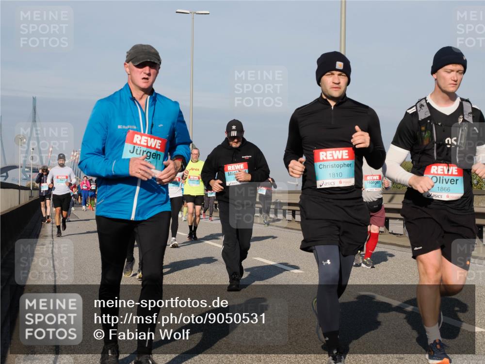 03.10.2025 - Köhlbrandbrückenlauf Fabian Wolf http://msf.ph/oto/9050531 03.10.2025 10:01:24 Position 3 1810, 1866 meine-sportfotos.de