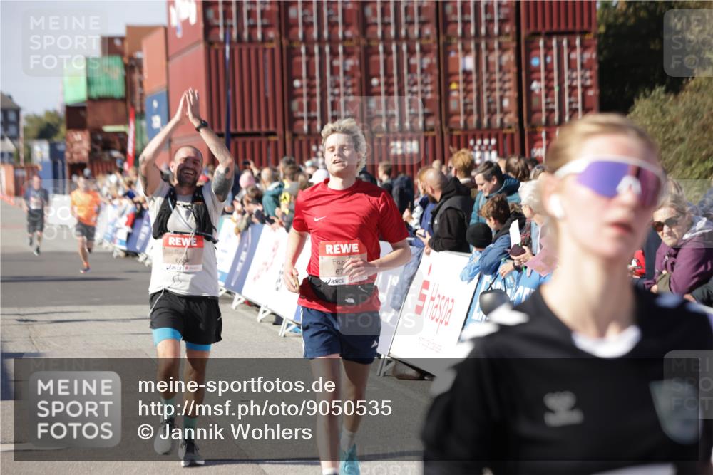 03.10.2025 - Köhlbrandbrückenlauf Jannik Wohlers http://msf.ph/oto/9050535 03.10.2025 13:08:09 Ziel 4107, 4184, 4307, 4357, 4395, 4409, 5959, 6022, 6348, 6635, 6752, 6774, 6824 meine-sportfotos.de
