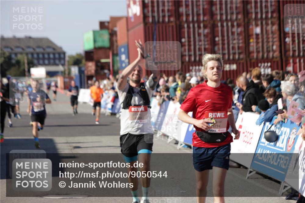 03.10.2025 - Köhlbrandbrückenlauf Jannik Wohlers http://msf.ph/oto/9050544 03.10.2025 13:08:09 Ziel 4107, 4184, 4307, 4357, 4395, 4409, 5959, 6022, 6348, 6635, 6752, 6774, 6824 meine-sportfotos.de