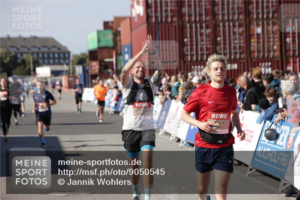 03.10.2025 - Köhlbrandbrückenlauf Jannik Wohlers http://msf.ph/oto/9050545 03.10.2025 13:08:09 Ziel 4107, 4184, 4307, 4357, 4395, 4409, 5959, 6022, 6348, 6635, 6752, 6774, 6824 meine-sportfotos.de