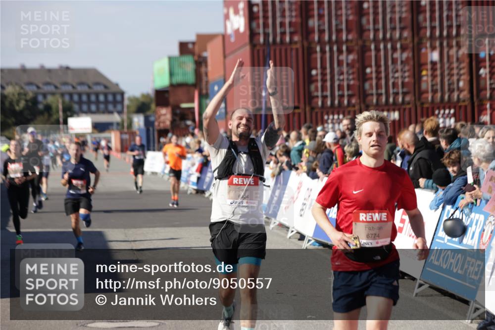 03.10.2025 - Köhlbrandbrückenlauf Jannik Wohlers http://msf.ph/oto/9050557 03.10.2025 13:08:09 Ziel 4107, 4184, 4307, 4357, 4395, 4409, 5959, 6022, 6348, 6635, 6752, 6774, 6824 meine-sportfotos.de