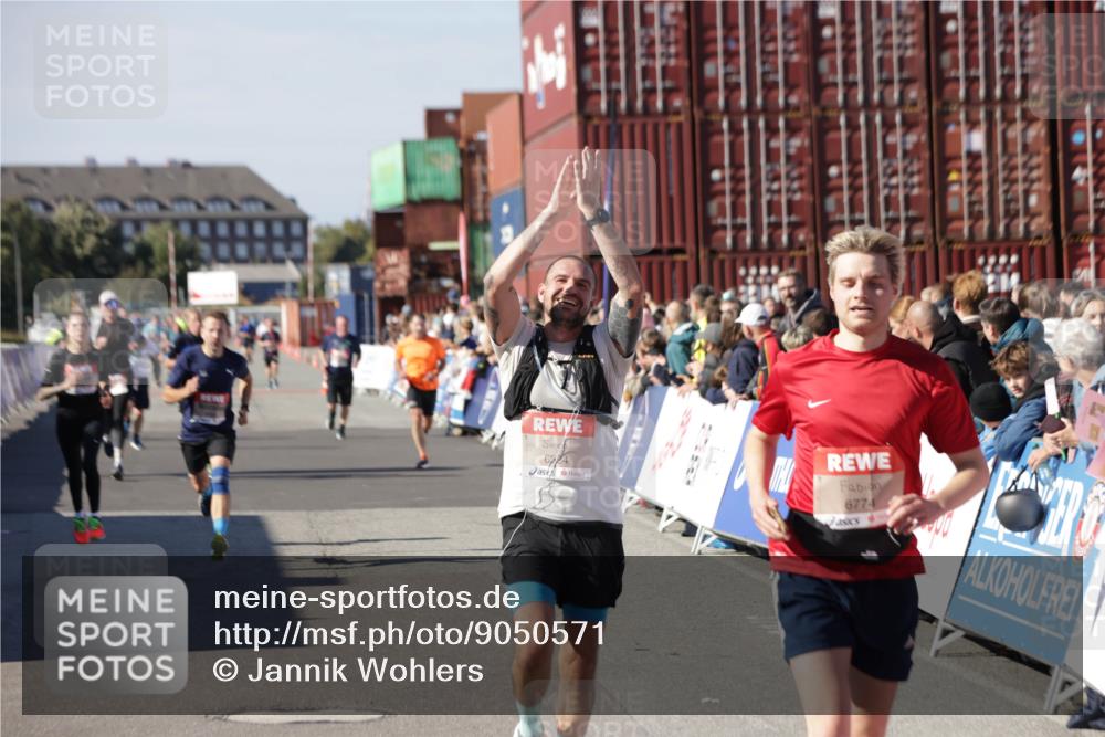 03.10.2025 - Köhlbrandbrückenlauf Jannik Wohlers http://msf.ph/oto/9050571 03.10.2025 13:08:10 Ziel 4107, 4184, 4307, 4357, 4395, 4409, 6022, 6635, 6752, 6774, 6824 meine-sportfotos.de