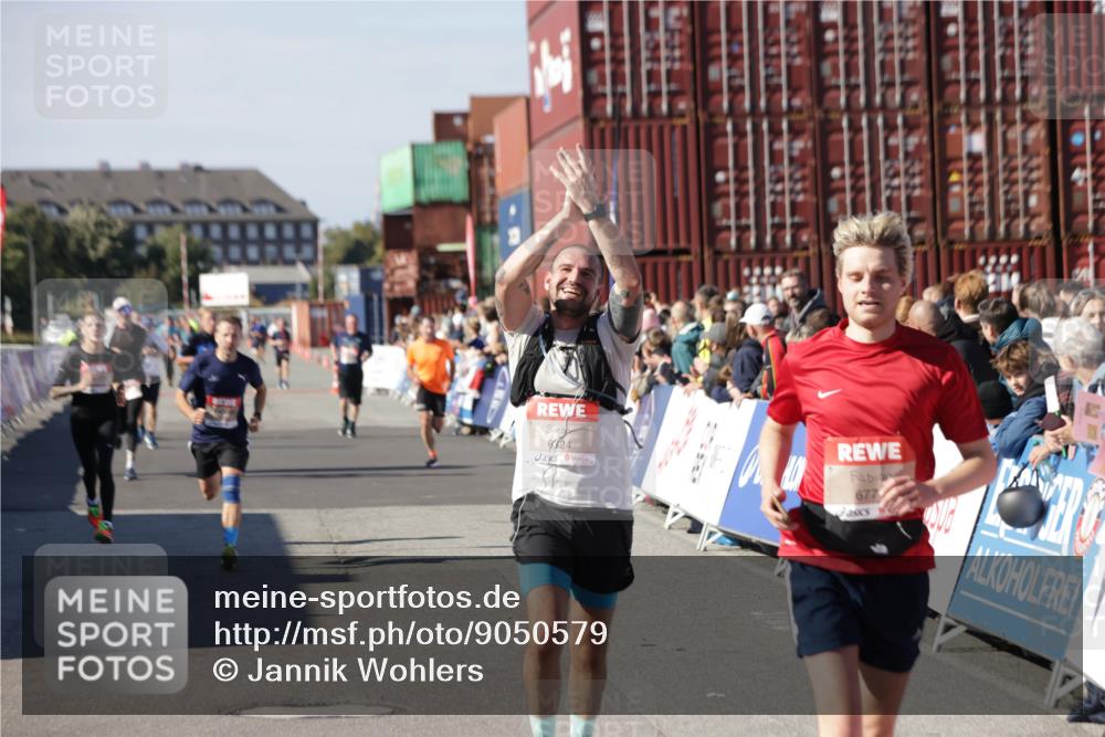 03.10.2025 - Köhlbrandbrückenlauf Jannik Wohlers http://msf.ph/oto/9050579 03.10.2025 13:08:10 Ziel 4107, 4184, 4307, 4357, 4395, 4409, 6022, 6635, 6752, 6774, 6824 meine-sportfotos.de