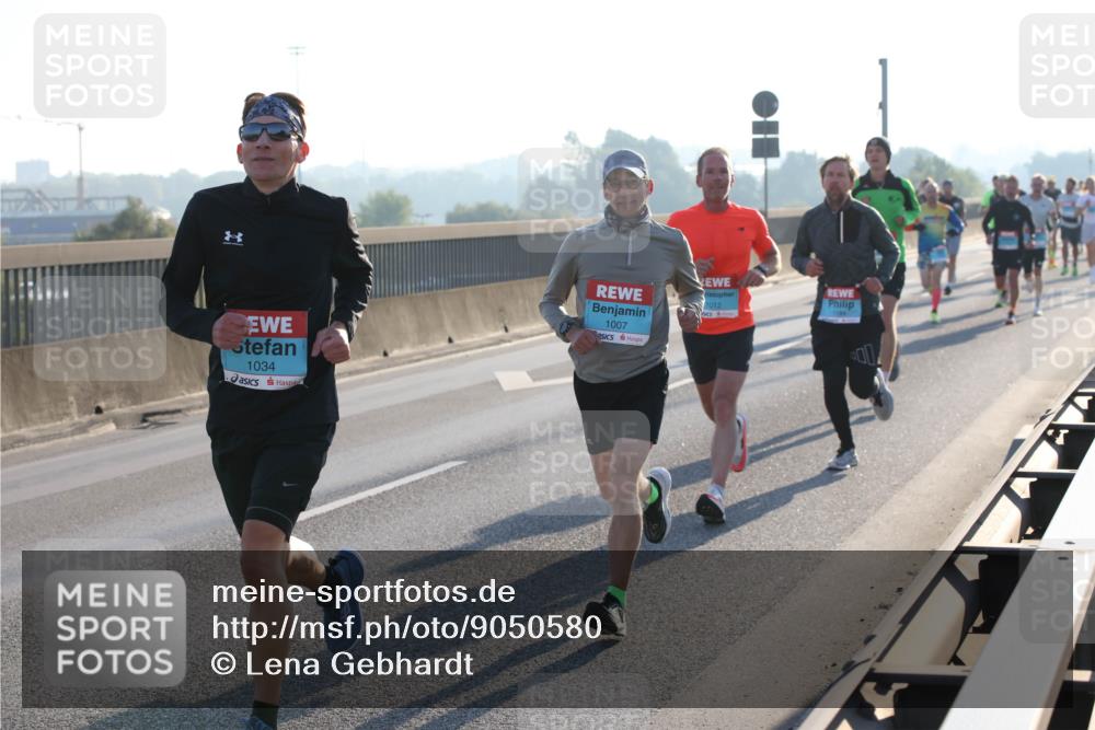 03.10.2025 - Köhlbrandbrückenlauf Lena Gebhardt http://msf.ph/oto/9050580 03.10.2025 09:14:20 Position 1 1034, 1007, 1012 meine-sportfotos.de