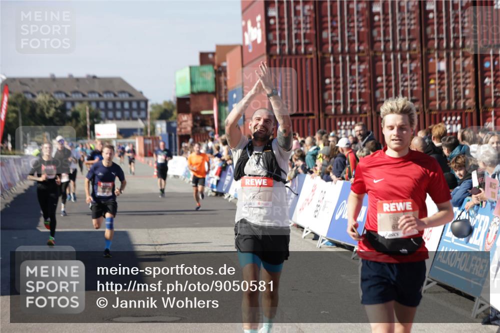 03.10.2025 - Köhlbrandbrückenlauf Jannik Wohlers http://msf.ph/oto/9050581 03.10.2025 13:08:10 Ziel 4107, 4184, 4307, 4357, 4395, 4409, 6022, 6635, 6752, 6774, 6824 meine-sportfotos.de