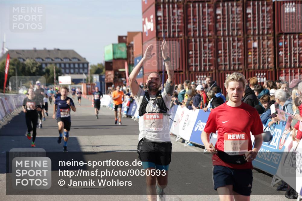 03.10.2025 - Köhlbrandbrückenlauf Jannik Wohlers http://msf.ph/oto/9050593 03.10.2025 13:08:10 Ziel 4107, 4184, 4307, 4357, 4395, 4409, 6022, 6635, 6752, 6774, 6824 meine-sportfotos.de