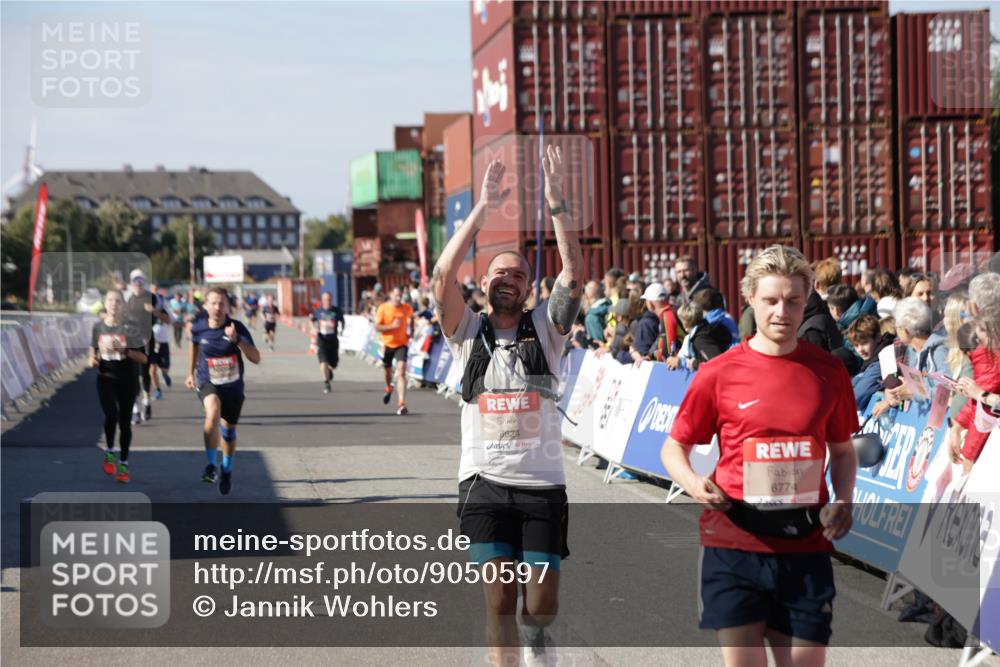 03.10.2025 - Köhlbrandbrückenlauf Jannik Wohlers http://msf.ph/oto/9050597 03.10.2025 13:08:10 Ziel 4107, 4184, 4307, 4357, 4395, 4409, 6022, 6635, 6752, 6774, 6824 meine-sportfotos.de