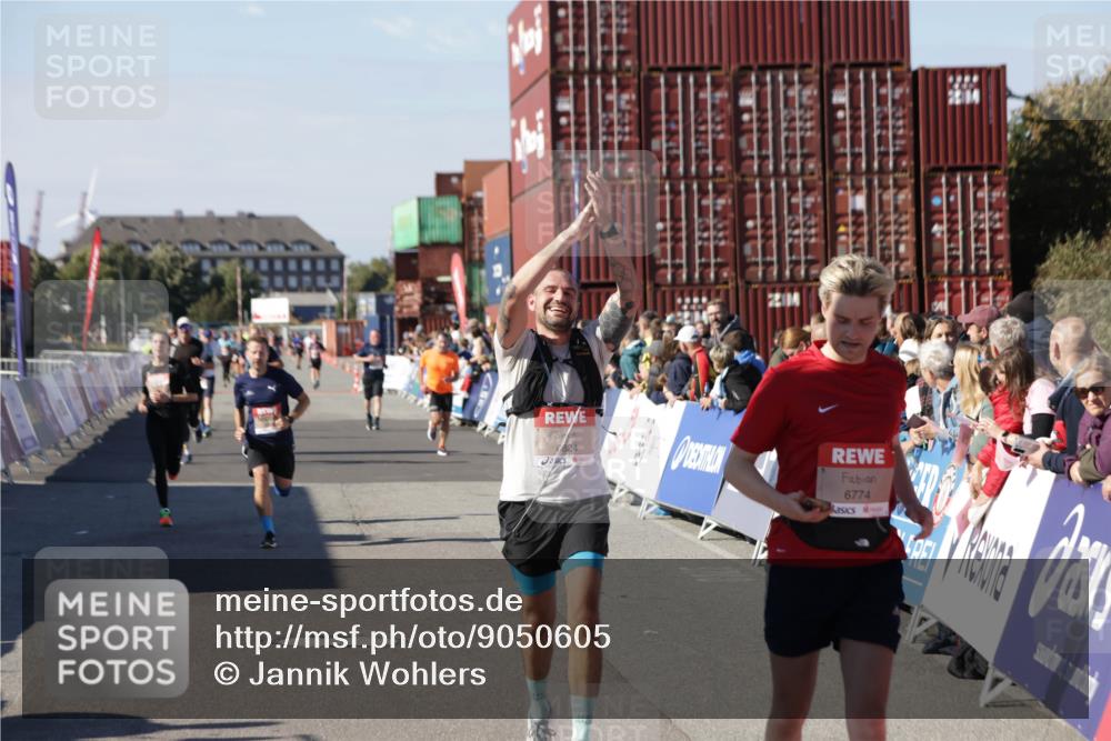 03.10.2025 - Köhlbrandbrückenlauf Jannik Wohlers http://msf.ph/oto/9050605 03.10.2025 13:08:10 Ziel 4107, 4184, 4307, 4357, 4395, 4409, 6022, 6635, 6752, 6774, 6824 meine-sportfotos.de