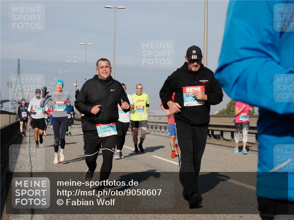 03.10.2025 - Köhlbrandbrückenlauf Fabian Wolf http://msf.ph/oto/9050607 03.10.2025 10:01:26 Position 3 3051, 3148, 1885, 1731, 208 meine-sportfotos.de