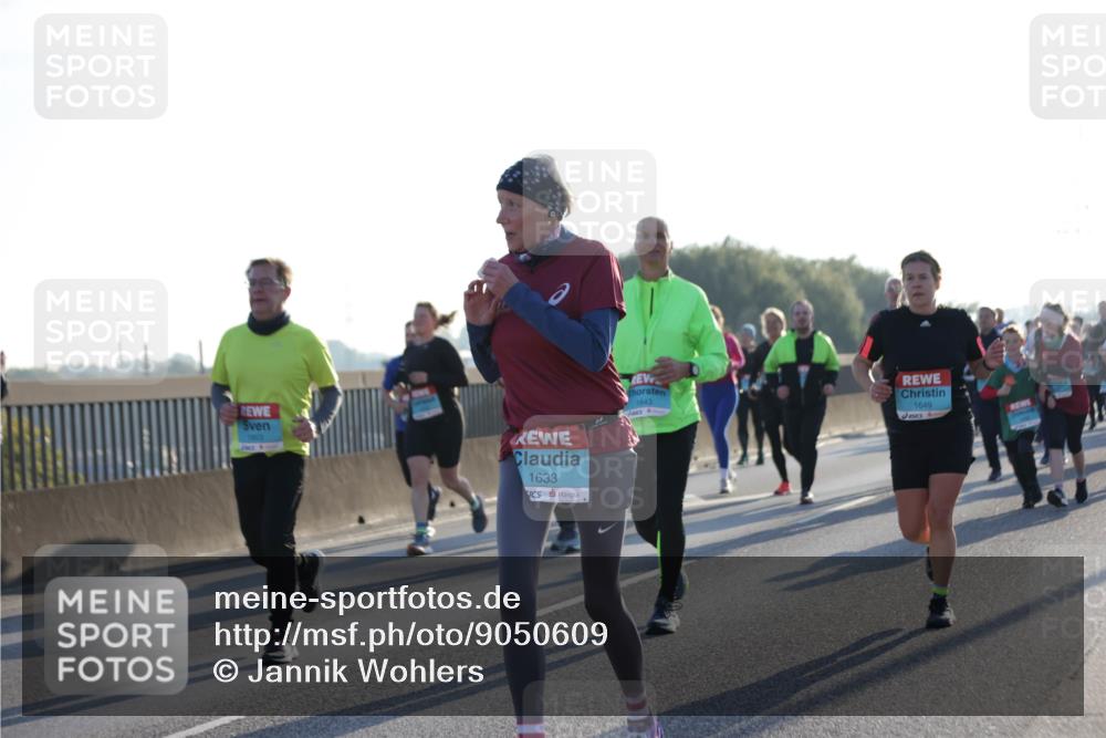 03.10.2025 - Köhlbrandbrückenlauf Jannik Wohlers http://msf.ph/oto/9050609 03.10.2025 09:18:50 Position 3 1633, 1843, 1649 meine-sportfotos.de
