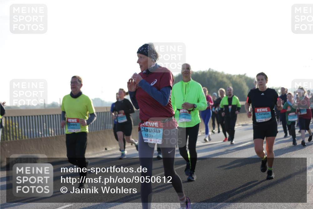03.10.2025 - Köhlbrandbrückenlauf Jannik Wohlers http://msf.ph/oto/9050612 03.10.2025 09:18:50 Position 3 1633, 1843, 1649 meine-sportfotos.de