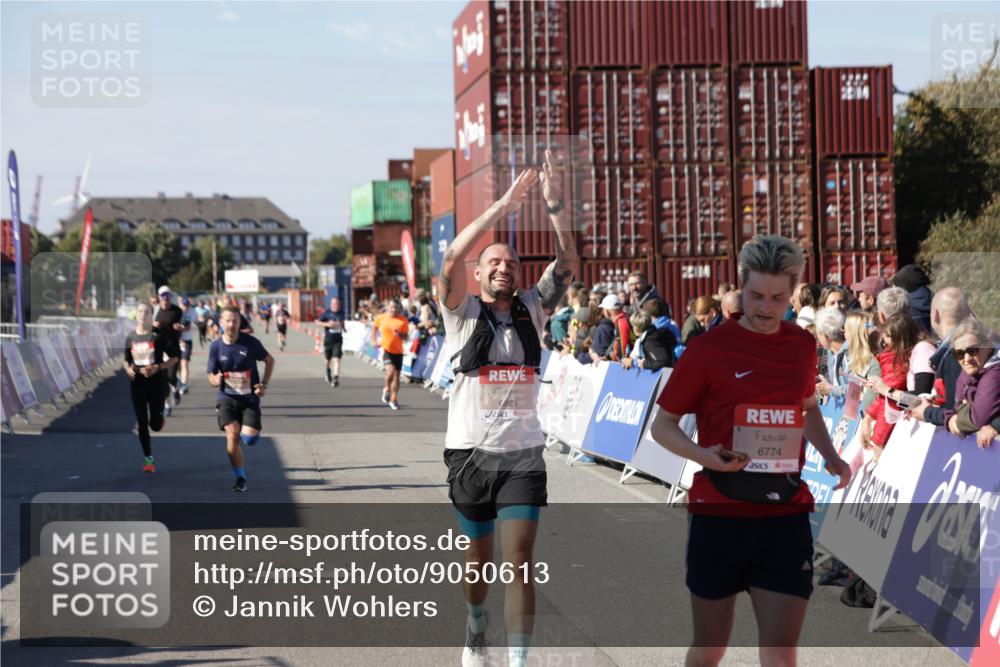 03.10.2025 - Köhlbrandbrückenlauf Jannik Wohlers http://msf.ph/oto/9050613 03.10.2025 13:08:10 Ziel 4107, 4184, 4307, 4357, 4395, 4409, 6022, 6635, 6752, 6774, 6824 meine-sportfotos.de