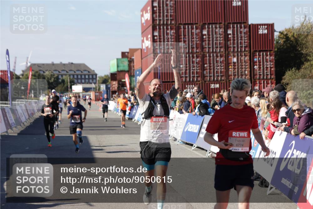 03.10.2025 - Köhlbrandbrückenlauf Jannik Wohlers http://msf.ph/oto/9050615 03.10.2025 13:08:10 Ziel 4107, 4184, 4307, 4357, 4395, 4409, 6022, 6635, 6752, 6774, 6824 meine-sportfotos.de