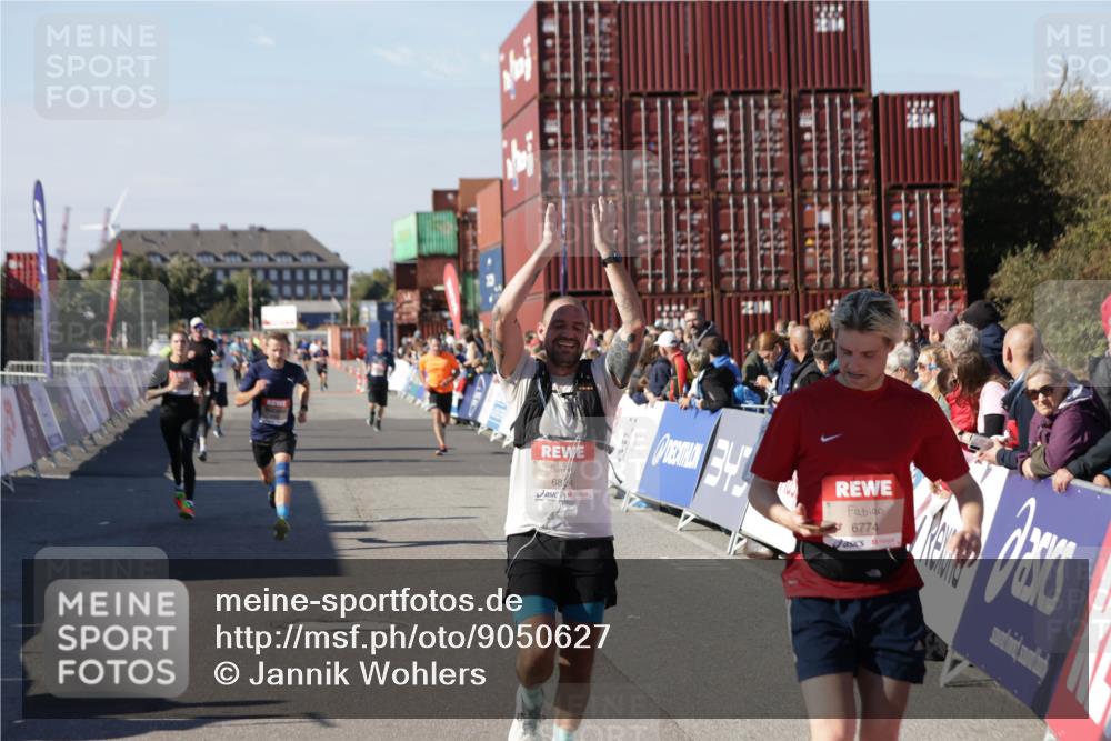03.10.2025 - Köhlbrandbrückenlauf Jannik Wohlers http://msf.ph/oto/9050627 03.10.2025 13:08:10 Ziel 4107, 4184, 4307, 4357, 4395, 4409, 6022, 6635, 6752, 6774, 6824 meine-sportfotos.de