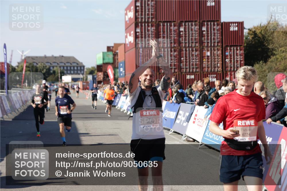 03.10.2025 - Köhlbrandbrückenlauf Jannik Wohlers http://msf.ph/oto/9050635 03.10.2025 13:08:11 Ziel 4107, 4184, 4307, 4357, 4395, 4409, 4768, 5243, 5994, 6022, 6635, 6752, 6774, 6824 meine-sportfotos.de