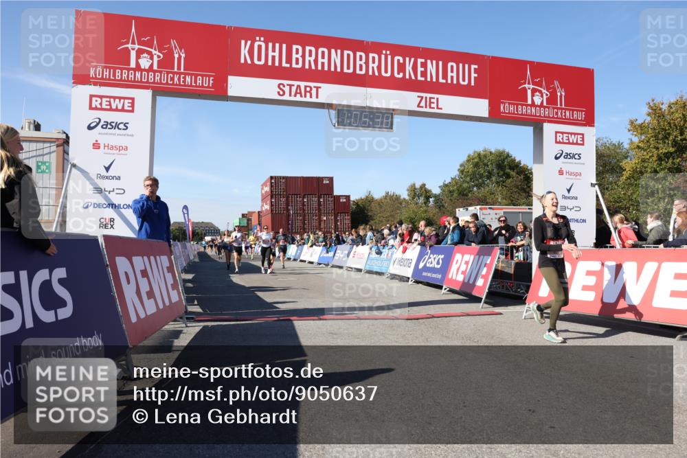 03.10.2025 - Köhlbrandbrückenlauf Lena Gebhardt http://msf.ph/oto/9050637 03.10.2025 13:05:39 Ziel 4011, 4062, 4161, 4278, 4296, 4332, 4384, 4564, 5468, 5676, 6281, 6786, 6787 meine-sportfotos.de