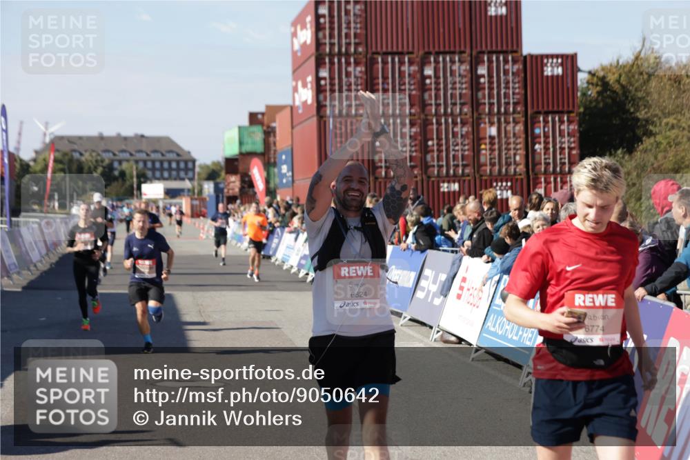 03.10.2025 - Köhlbrandbrückenlauf Jannik Wohlers http://msf.ph/oto/9050642 03.10.2025 13:08:11 Ziel 4107, 4184, 4307, 4357, 4395, 4409, 4768, 5243, 5994, 6022, 6635, 6752, 6774, 6824 meine-sportfotos.de