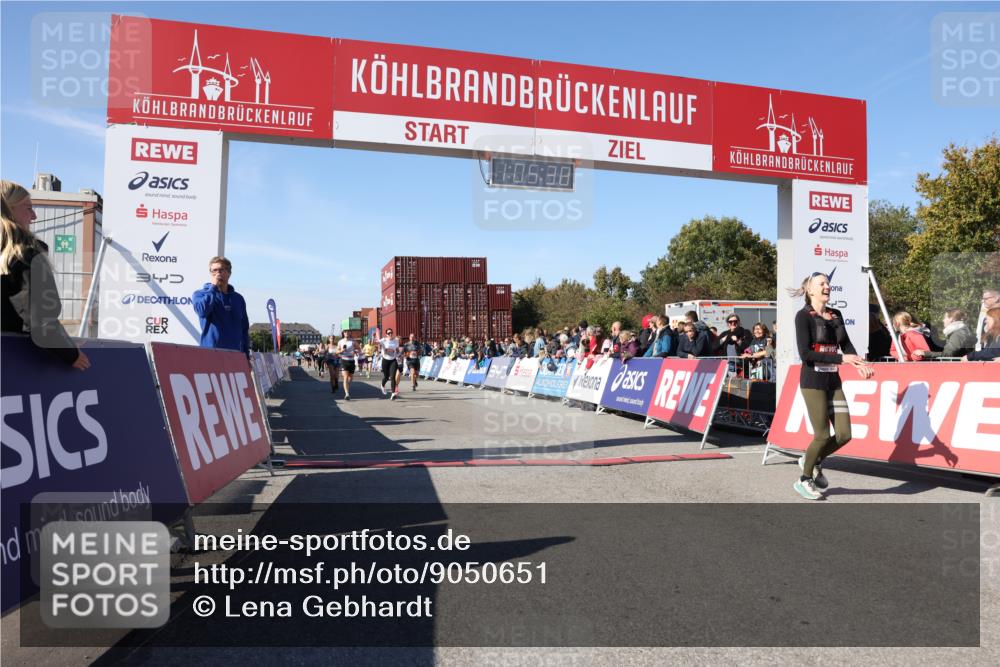 03.10.2025 - Köhlbrandbrückenlauf Lena Gebhardt http://msf.ph/oto/9050651 03.10.2025 13:05:39 Ziel 4011, 4062, 4161, 4278, 4296, 4332, 4384, 4564, 5468, 5676, 6281, 6786, 6787 meine-sportfotos.de