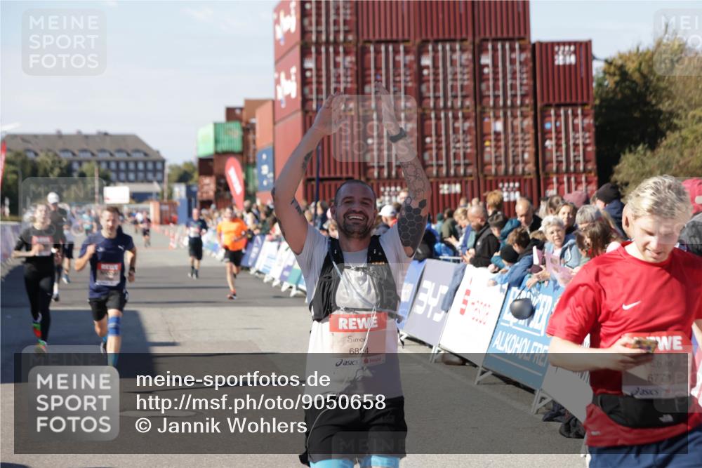 03.10.2025 - Köhlbrandbrückenlauf Jannik Wohlers http://msf.ph/oto/9050658 03.10.2025 13:08:11 Ziel 4107, 4184, 4307, 4357, 4395, 4409, 4768, 5243, 5994, 6022, 6635, 6752, 6774, 6824 meine-sportfotos.de