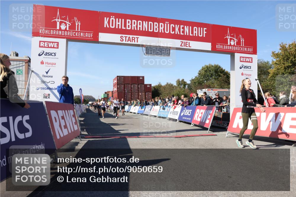 03.10.2025 - Köhlbrandbrückenlauf Lena Gebhardt http://msf.ph/oto/9050659 03.10.2025 13:05:39 Ziel 4011, 4062, 4161, 4278, 4296, 4332, 4384, 4564, 5468, 5676, 6281, 6786, 6787 meine-sportfotos.de