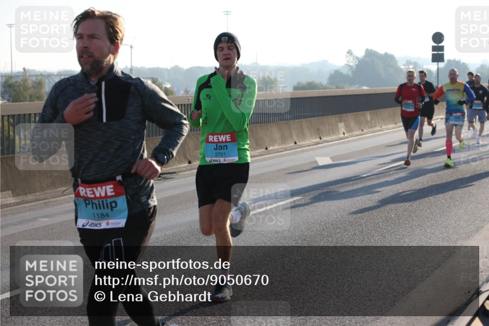 03.10.2025 - Köhlbrandbrückenlauf Lena Gebhardt http://msf.ph/oto/9050670 03.10.2025 09:14:23 Position 1 1184, 2701 meine-sportfotos.de