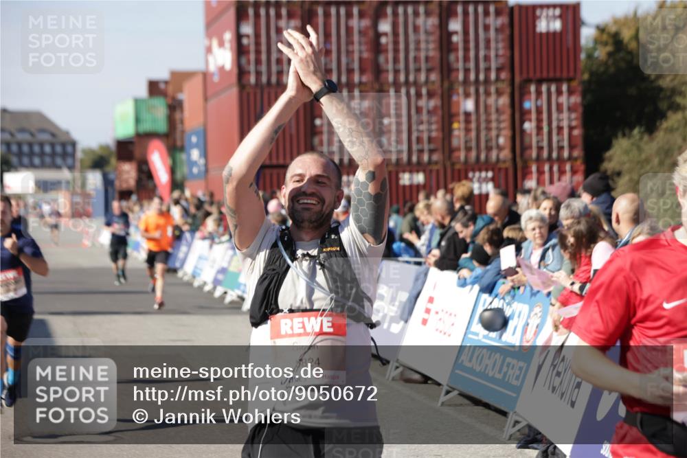 03.10.2025 - Köhlbrandbrückenlauf Jannik Wohlers http://msf.ph/oto/9050672 03.10.2025 13:08:11 Ziel 4107, 4184, 4307, 4357, 4395, 4409, 4768, 5243, 5994, 6022, 6635, 6752, 6774, 6824 meine-sportfotos.de