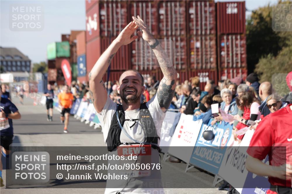 03.10.2025 - Köhlbrandbrückenlauf Jannik Wohlers http://msf.ph/oto/9050676 03.10.2025 13:08:11 Ziel 4107, 4184, 4307, 4357, 4395, 4409, 4768, 5243, 5994, 6022, 6635, 6752, 6774, 6824 meine-sportfotos.de