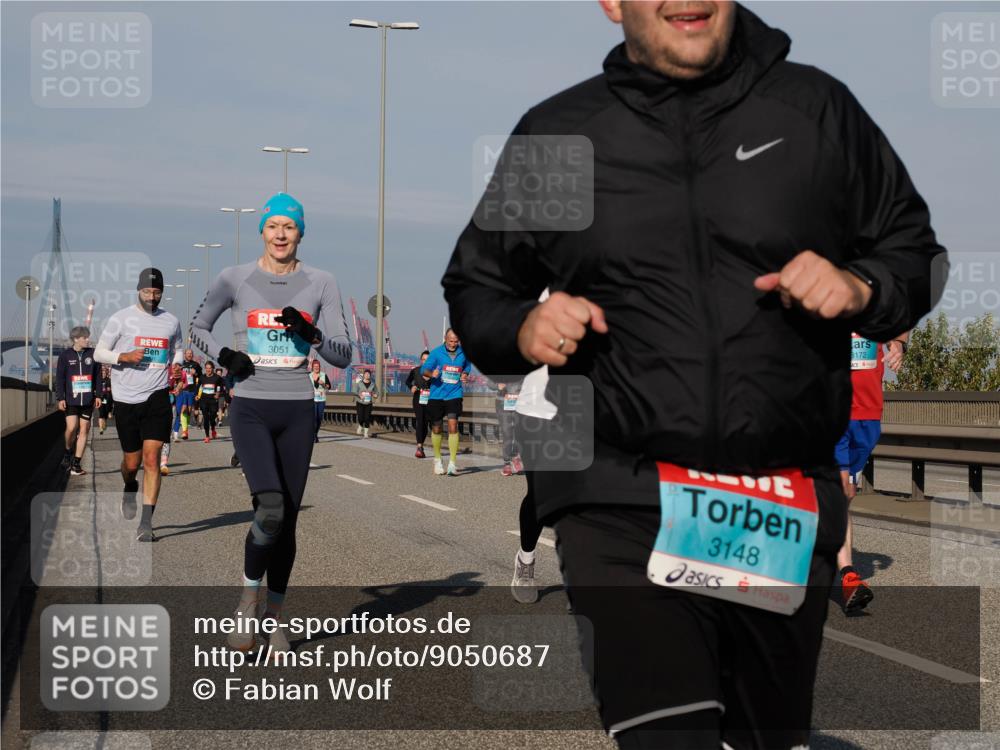 03.10.2025 - Köhlbrandbrückenlauf Fabian Wolf http://msf.ph/oto/9050687 03.10.2025 10:01:27 Position 3 3051, 3148, 8172 meine-sportfotos.de