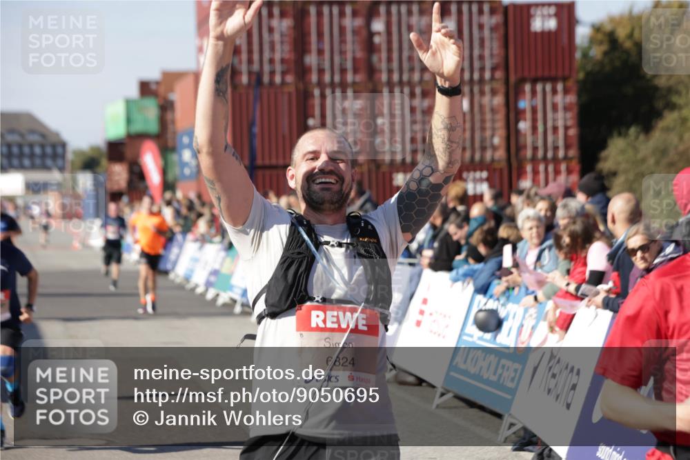 03.10.2025 - Köhlbrandbrückenlauf Jannik Wohlers http://msf.ph/oto/9050695 03.10.2025 13:08:12 Ziel 4107, 4307, 4357, 4409, 4768, 5243, 5994, 6635, 6752, 6774, 6824 meine-sportfotos.de