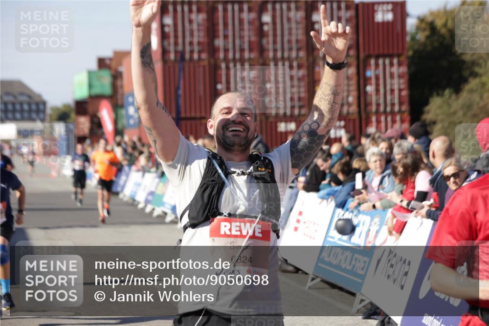 03.10.2025 - Köhlbrandbrückenlauf Jannik Wohlers http://msf.ph/oto/9050698 03.10.2025 13:08:12 Ziel 4107, 4307, 4357, 4409, 4768, 5243, 5994, 6635, 6752, 6774, 6824 meine-sportfotos.de